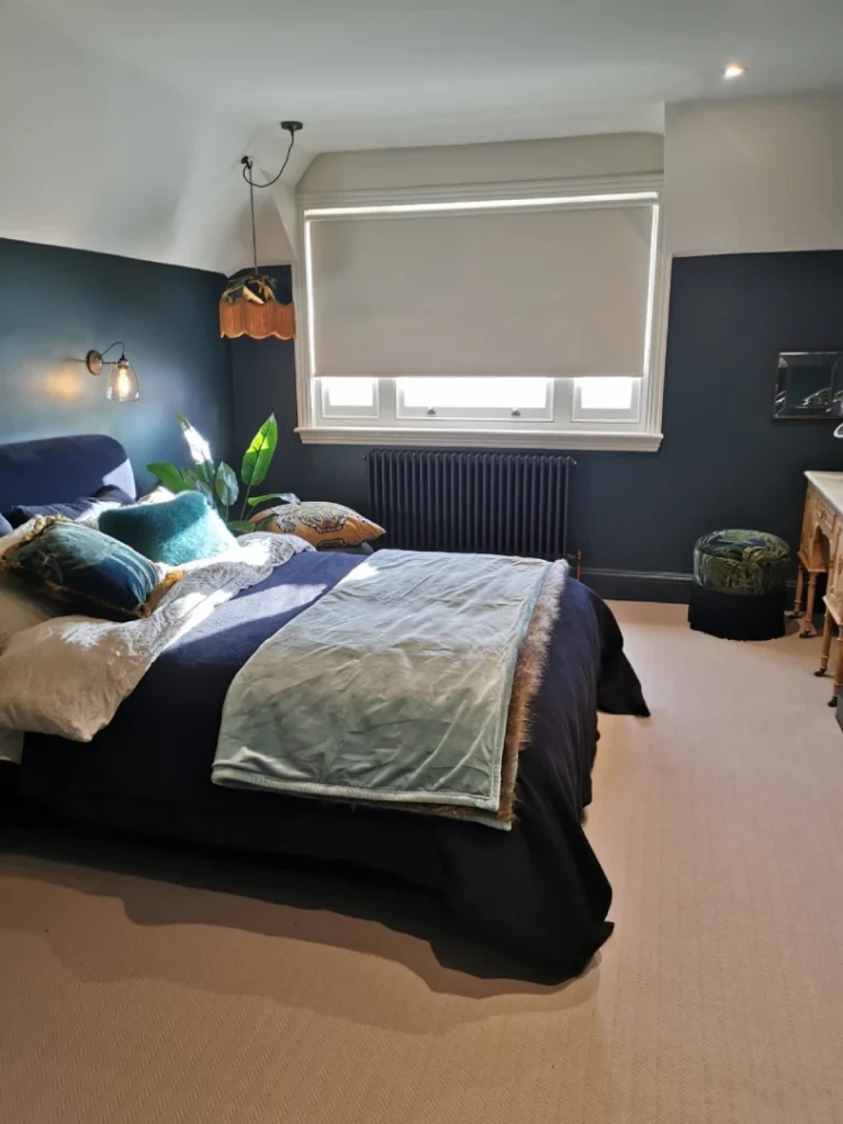 Home Point Gympie Sunscreen Roller Blinds Image