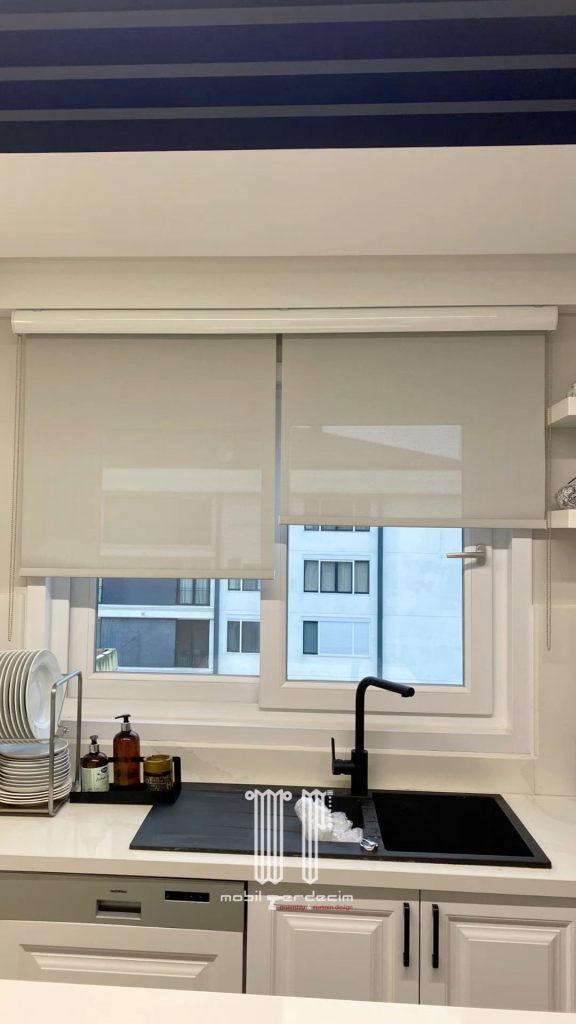 Home Point Gympie Sunscreen Roller Blinds Image
